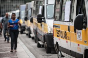 Transporte escolar: saiba como economizar e evitar multas seguindo as regras e legislação